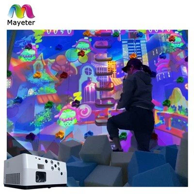 子どもたちの壁登りインタラクティブプロジェクション